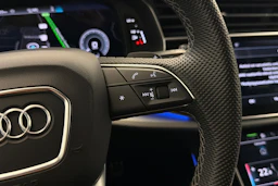 met. sininen Audi Q8 2024 kuva 23.