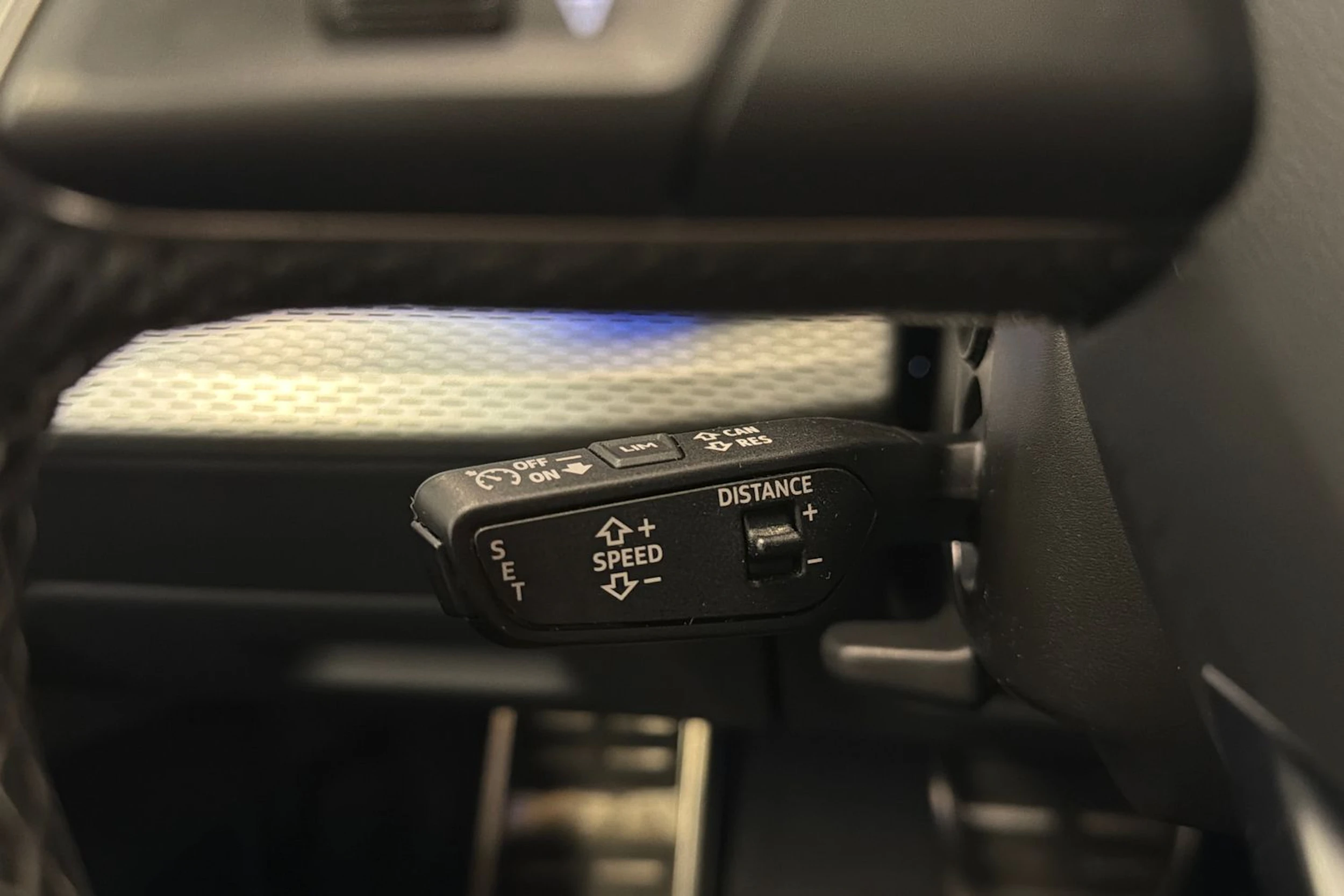 met. sininen Audi Q8 2024 kuva 24.