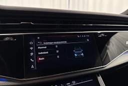 met. sininen Audi Q8 2024 kuva 29.