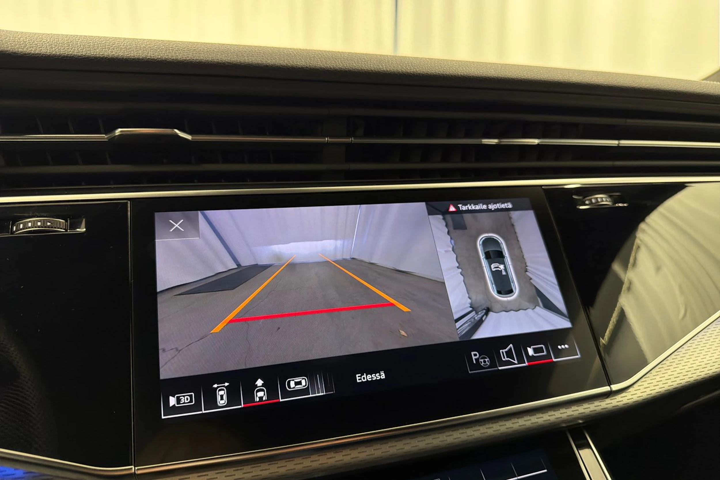 met. sininen Audi Q8 2024 kuva 30.