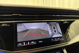 met. sininen Audi Q8 2024 kuva 30.