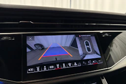 met. sininen Audi Q8 2024 kuva 31.