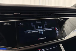 met. sininen Audi Q8 2024 kuva 32.