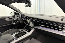 met. sininen Audi Q8 2024 kuva 34.