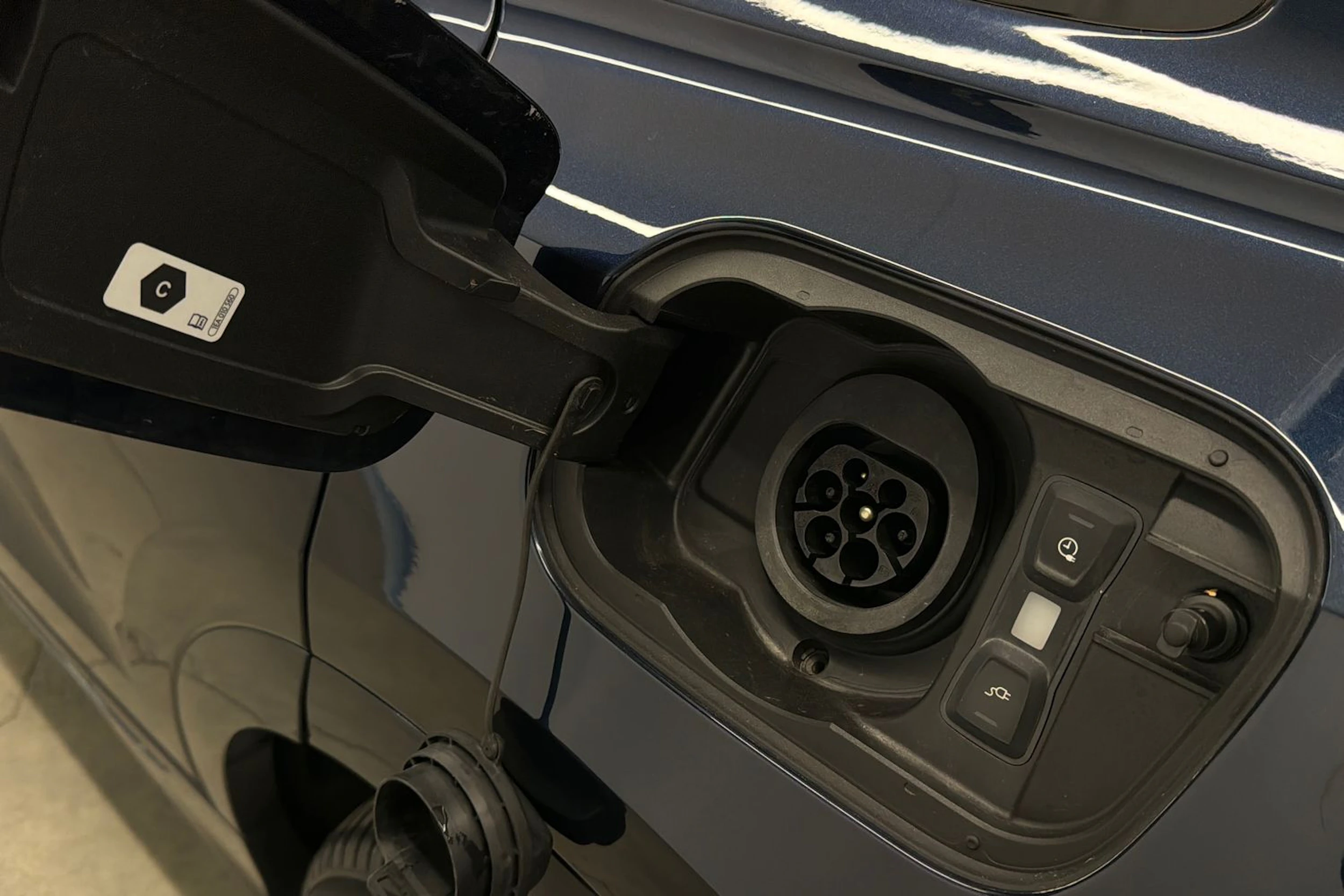 met. sininen Audi Q8 2024 kuva 36.