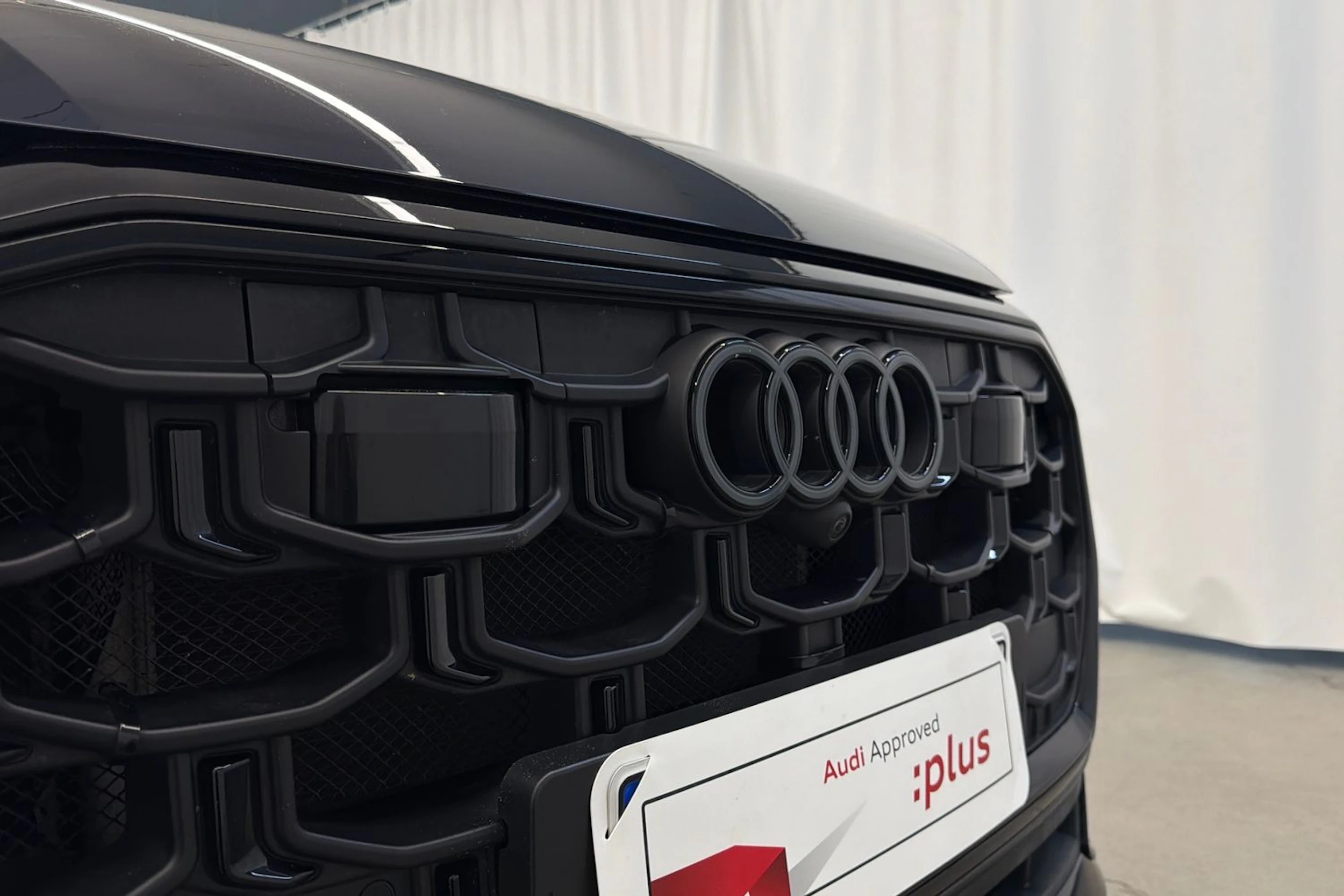 met. sininen Audi Q8 2024 kuva 37.