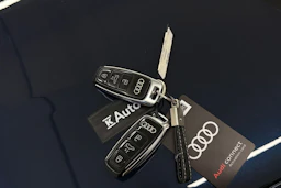 met. sininen Audi Q8 2024 kuva 38.