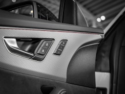 met. valkoinen Audi Q8 2024 kuva 18.