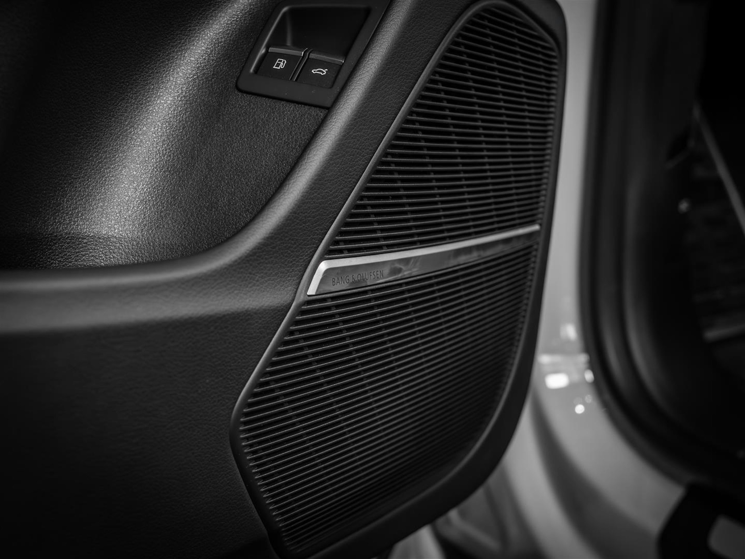 met. valkoinen Audi Q8 2024 kuva 19.
