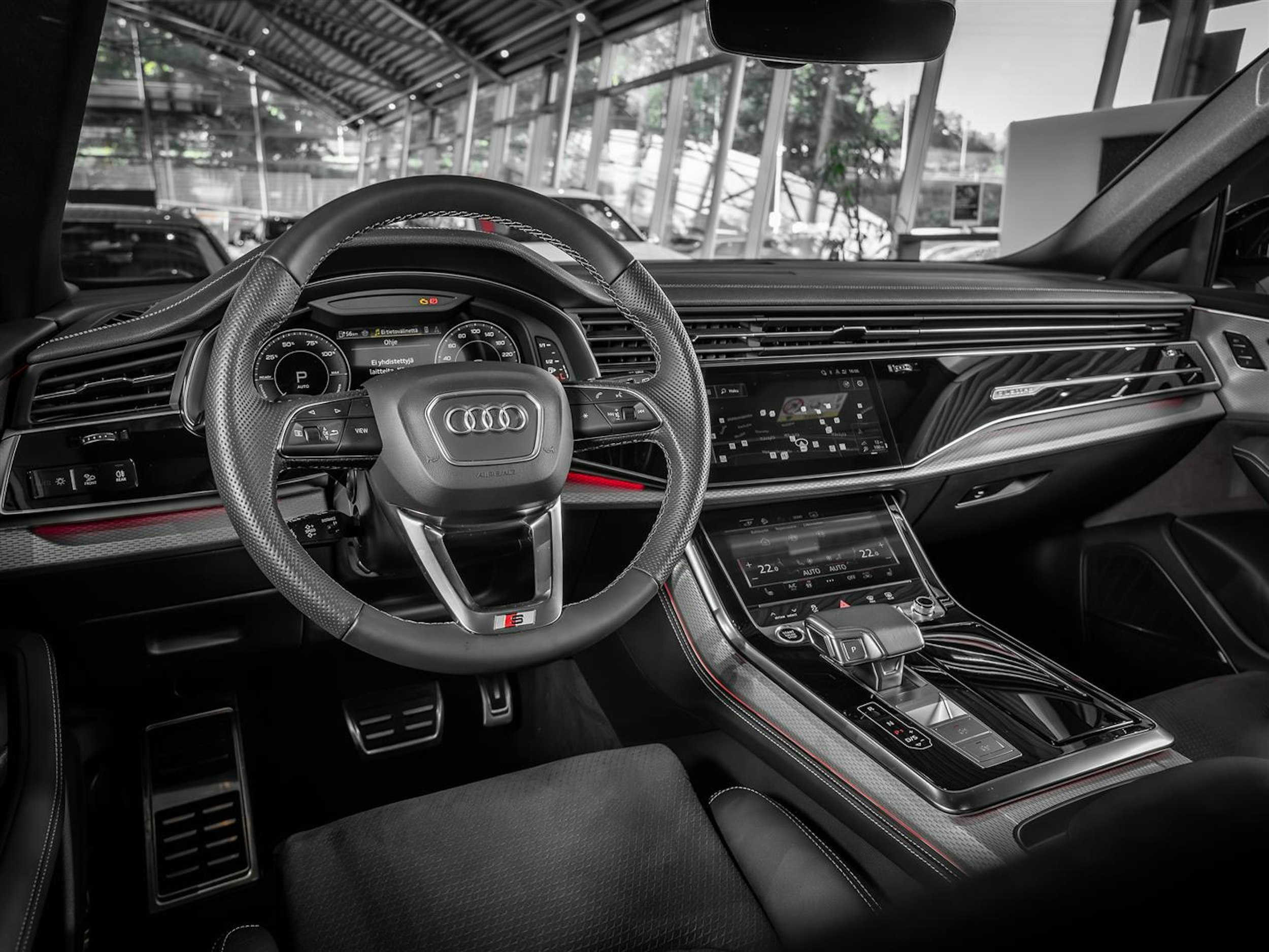 met. valkoinen Audi Q8 2024 kuva 21.