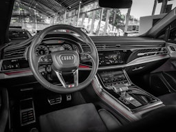 met. valkoinen Audi Q8 2024 kuva 21.