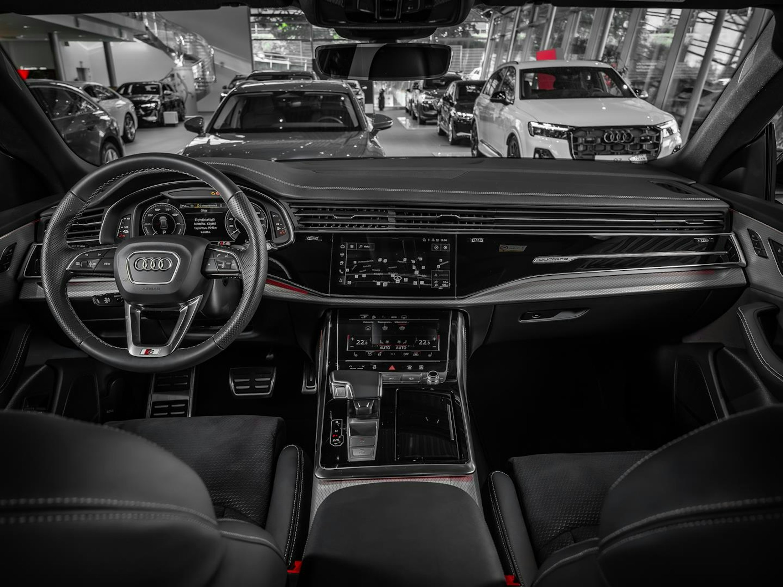 met. valkoinen Audi Q8 2024 kuva 24.