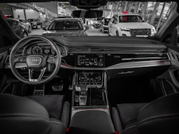 met. valkoinen Audi Q8 2024 kuva 24.