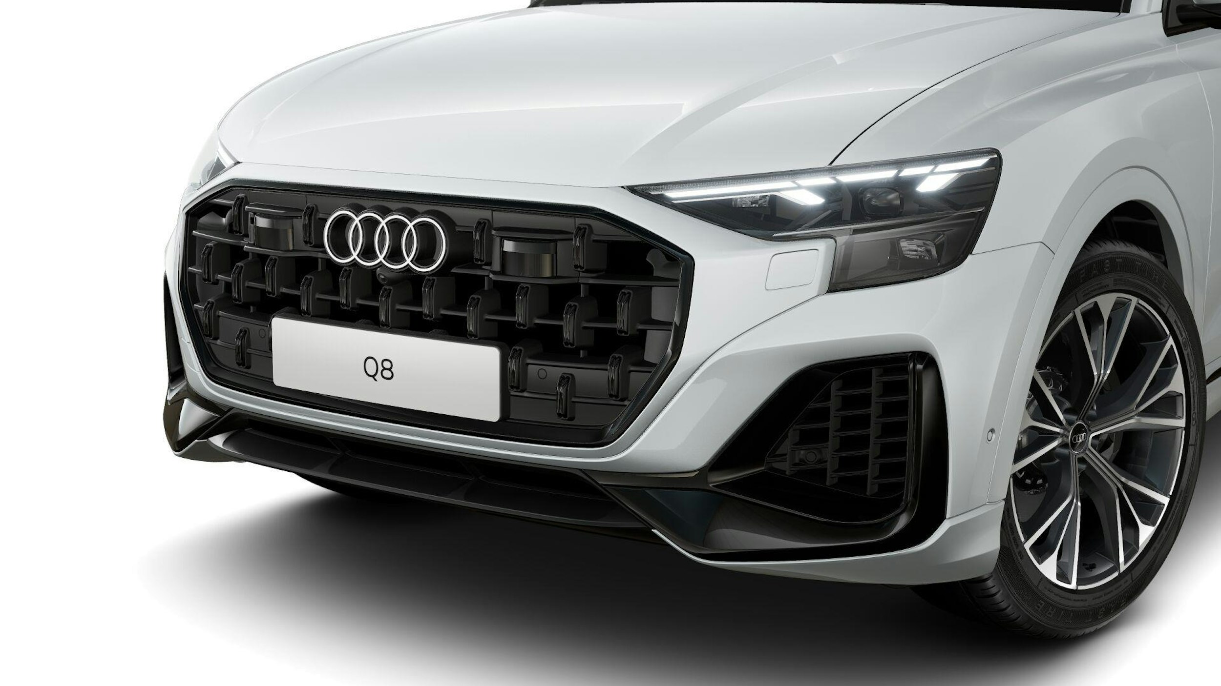 valkoinen Audi Q8 2025 kuva 2.