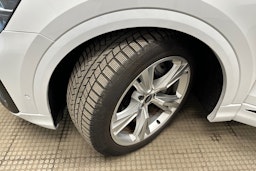 valkoinen Audi Q8 2025 kuva 10.