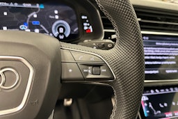 valkoinen Audi Q8 2025 kuva 12.