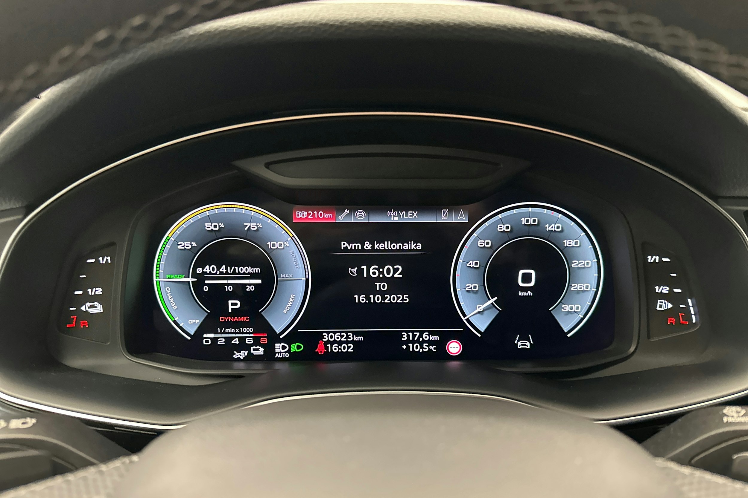 valkoinen Audi Q8 2025 kuva 16.