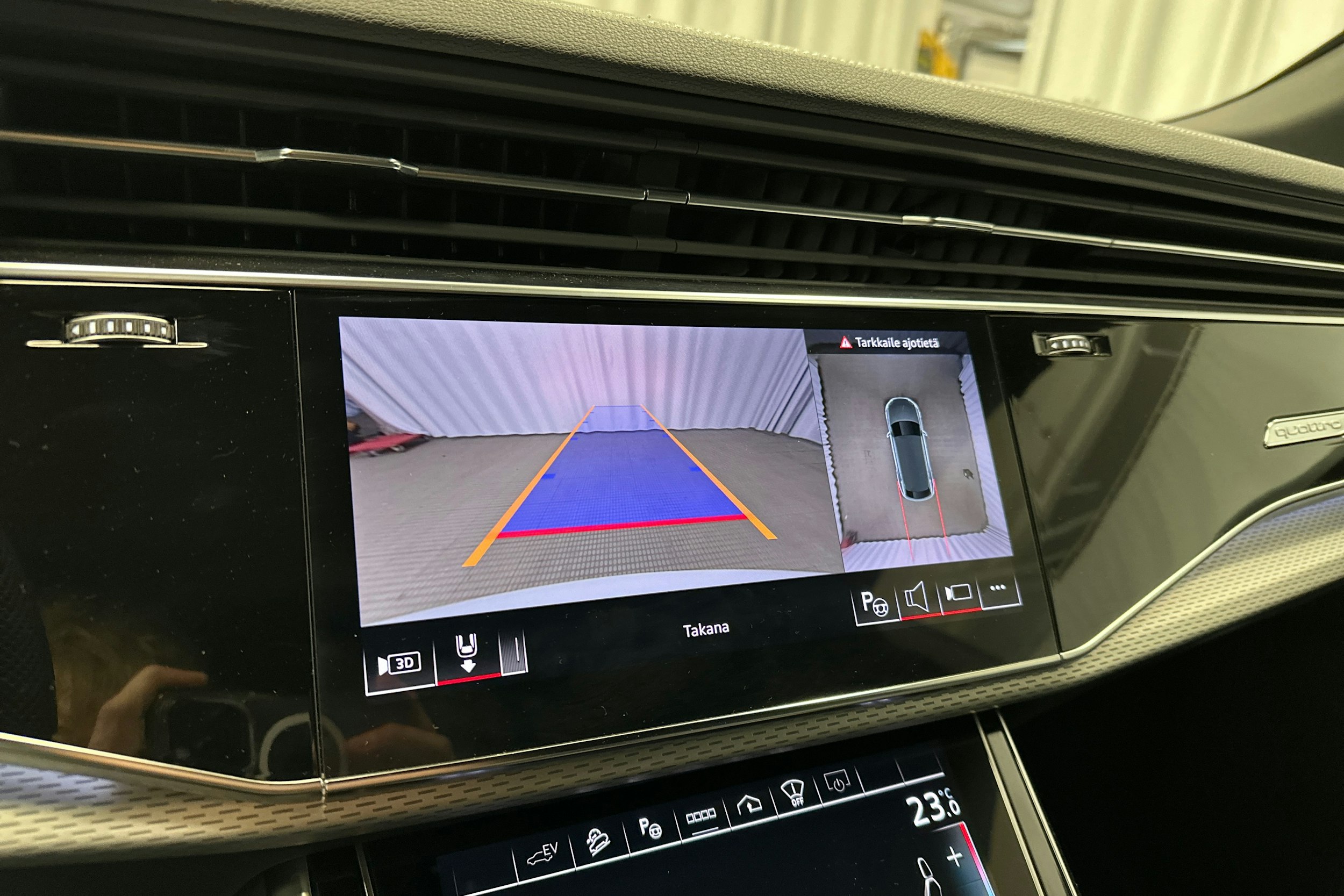 valkoinen Audi Q8 2025 kuva 18.