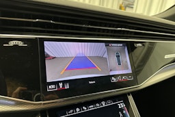 valkoinen Audi Q8 2025 kuva 18.