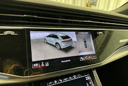 valkoinen Audi Q8 2025 kuva 19.