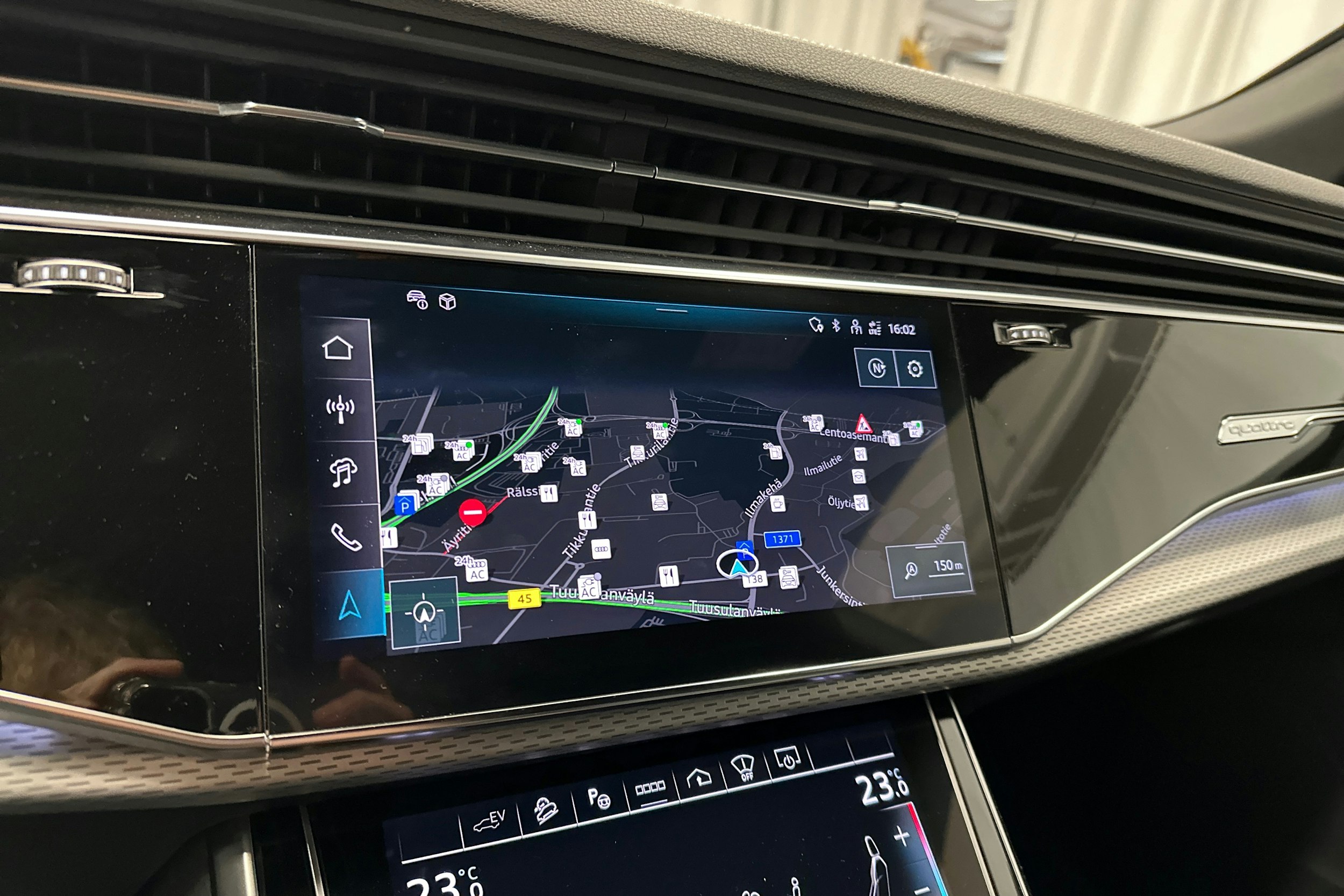 valkoinen Audi Q8 2025 kuva 20.