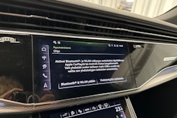 valkoinen Audi Q8 2025 kuva 21.