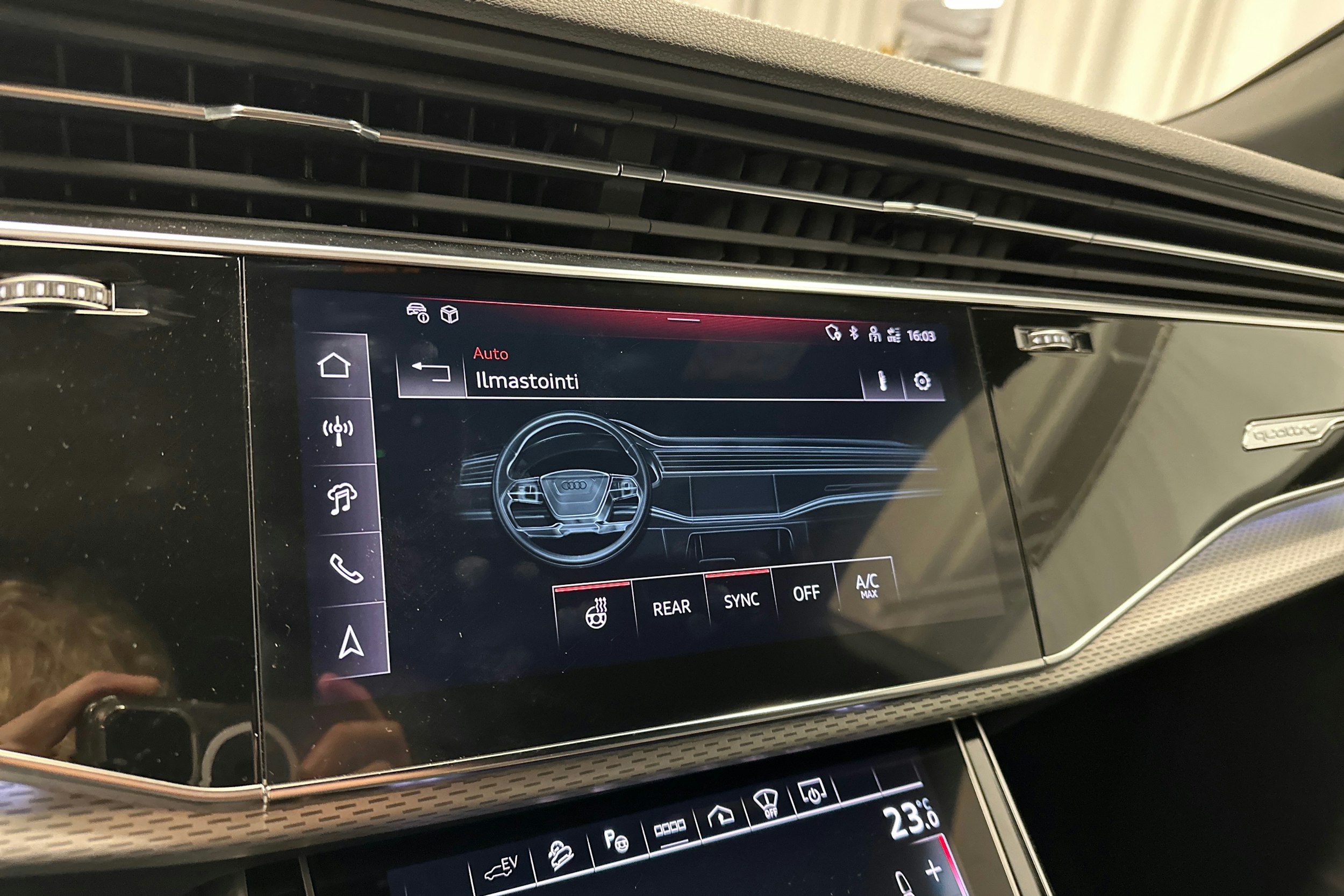 valkoinen Audi Q8 2025 kuva 23.