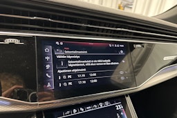 valkoinen Audi Q8 2025 kuva 24.