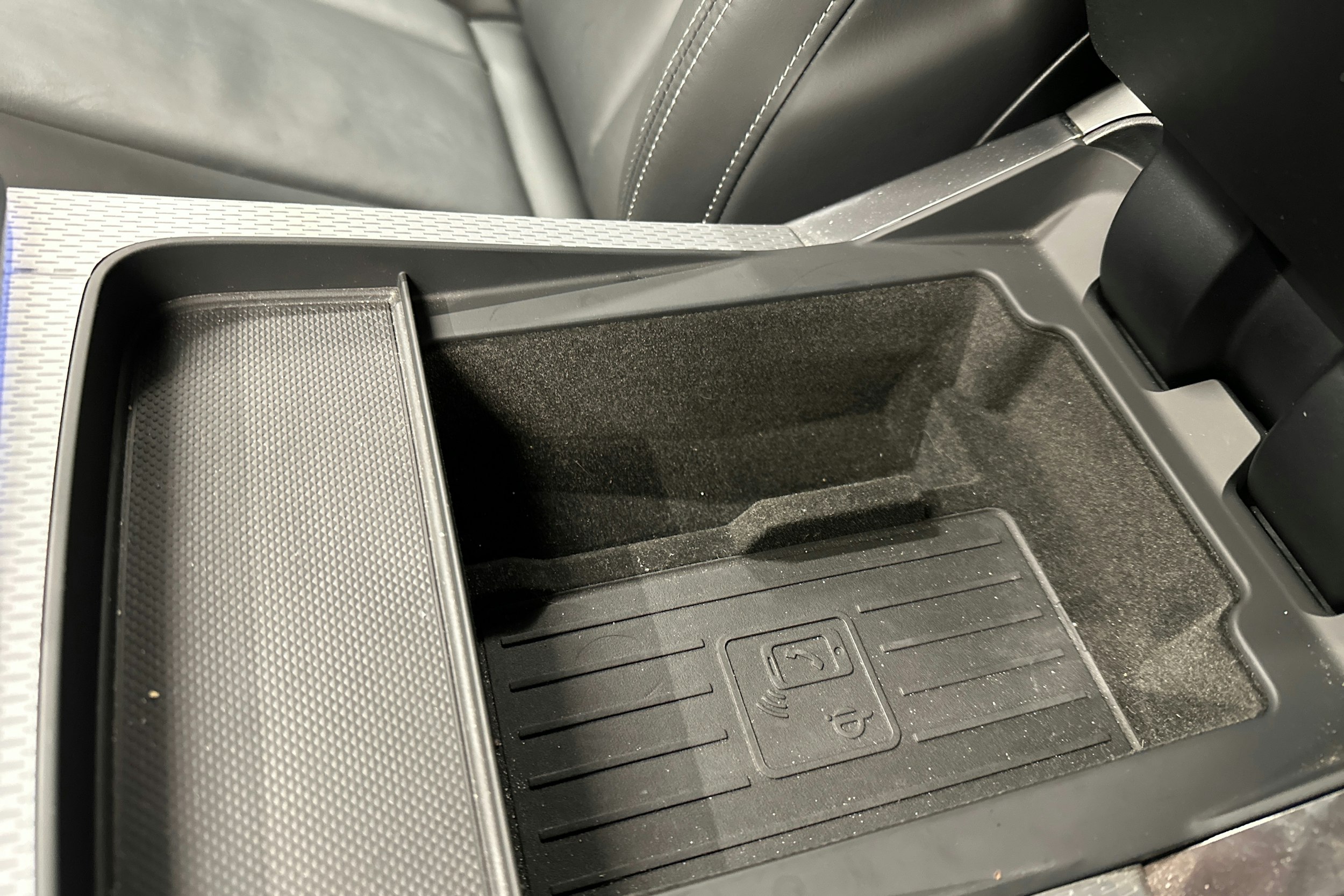 valkoinen Audi Q8 2025 kuva 28.