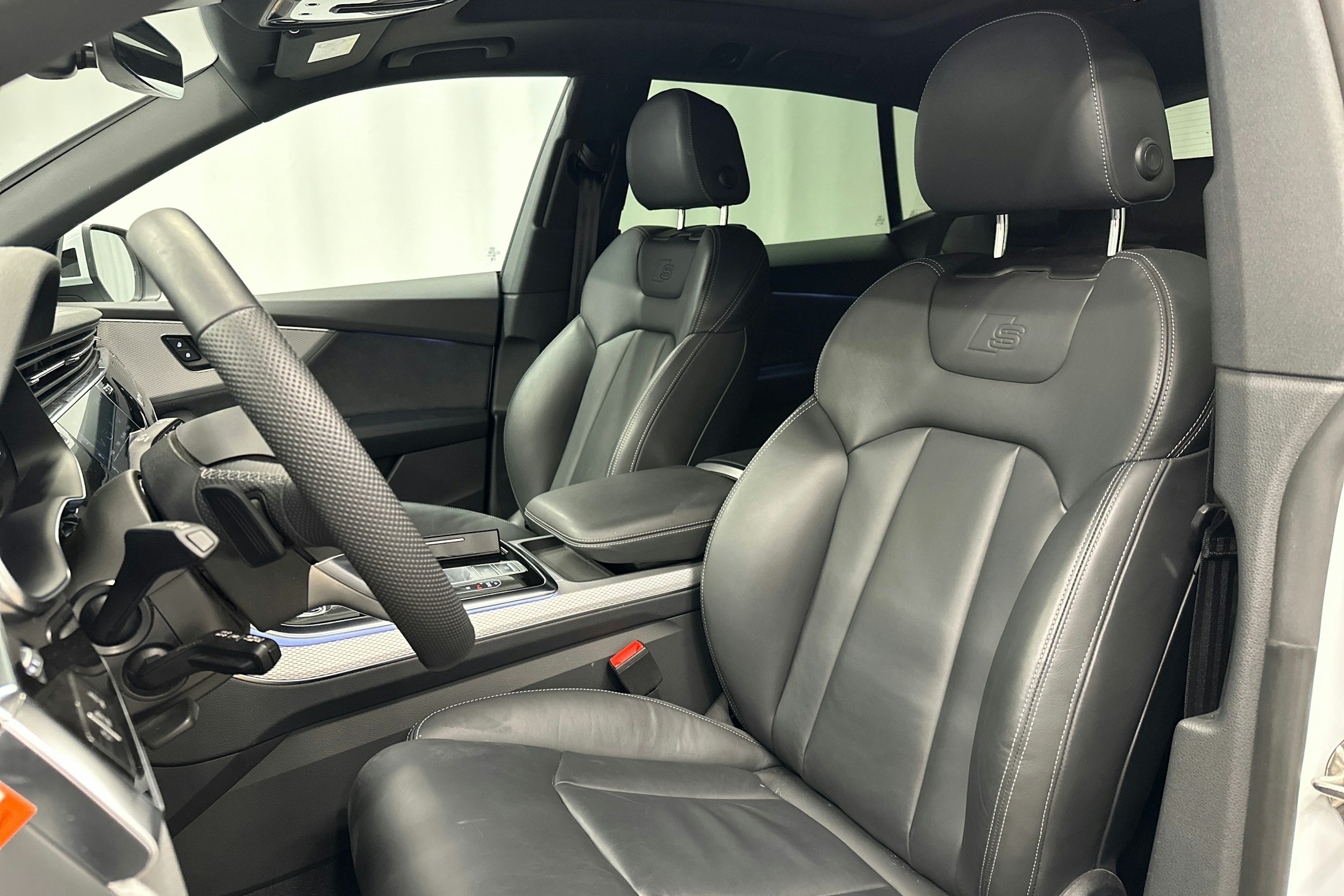 valkoinen Audi Q8 2025 kuva 29.