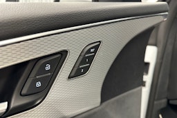 valkoinen Audi Q8 2025 kuva 31.