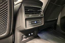 valkoinen Audi Q8 2025 kuva 33.