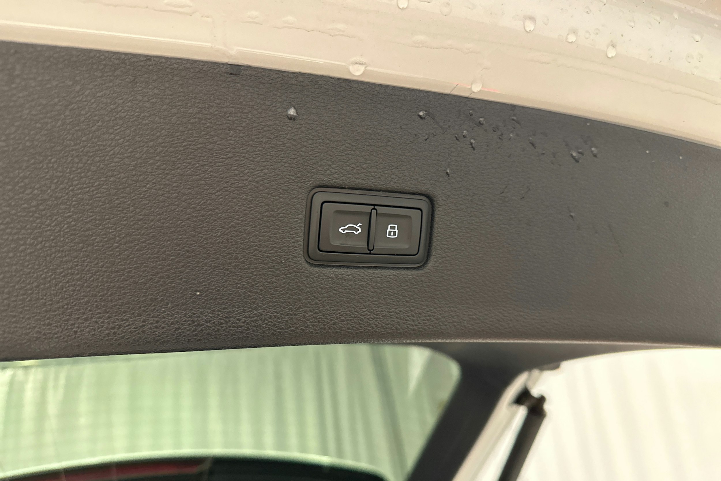 valkoinen Audi Q8 2025 kuva 35.