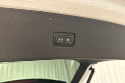 valkoinen Audi Q8 2025 kuva 35.