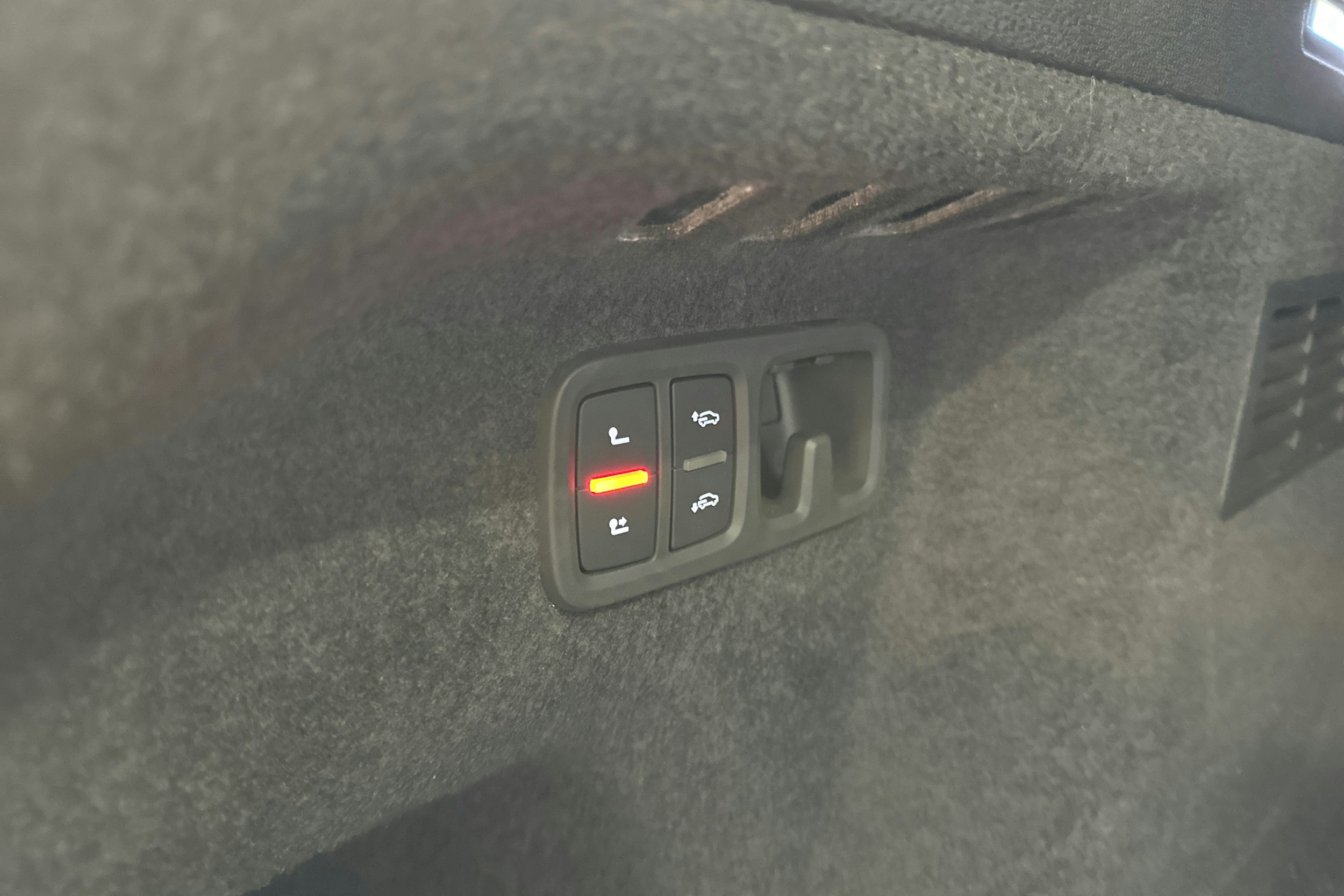 valkoinen Audi Q8 2025 kuva 36.