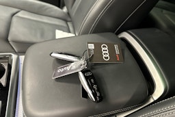 valkoinen Audi Q8 2025 kuva 37.