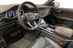 Valkoinen Audi Q8 2025 kuva 3.