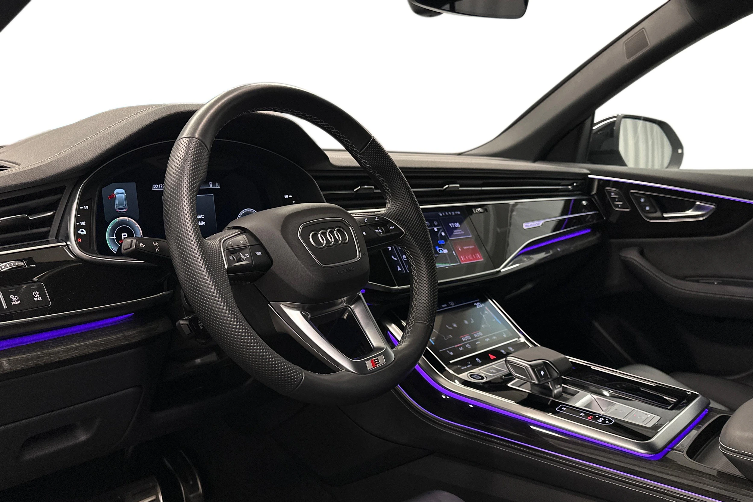 valkoinen Audi Q8 2025 kuva 6.