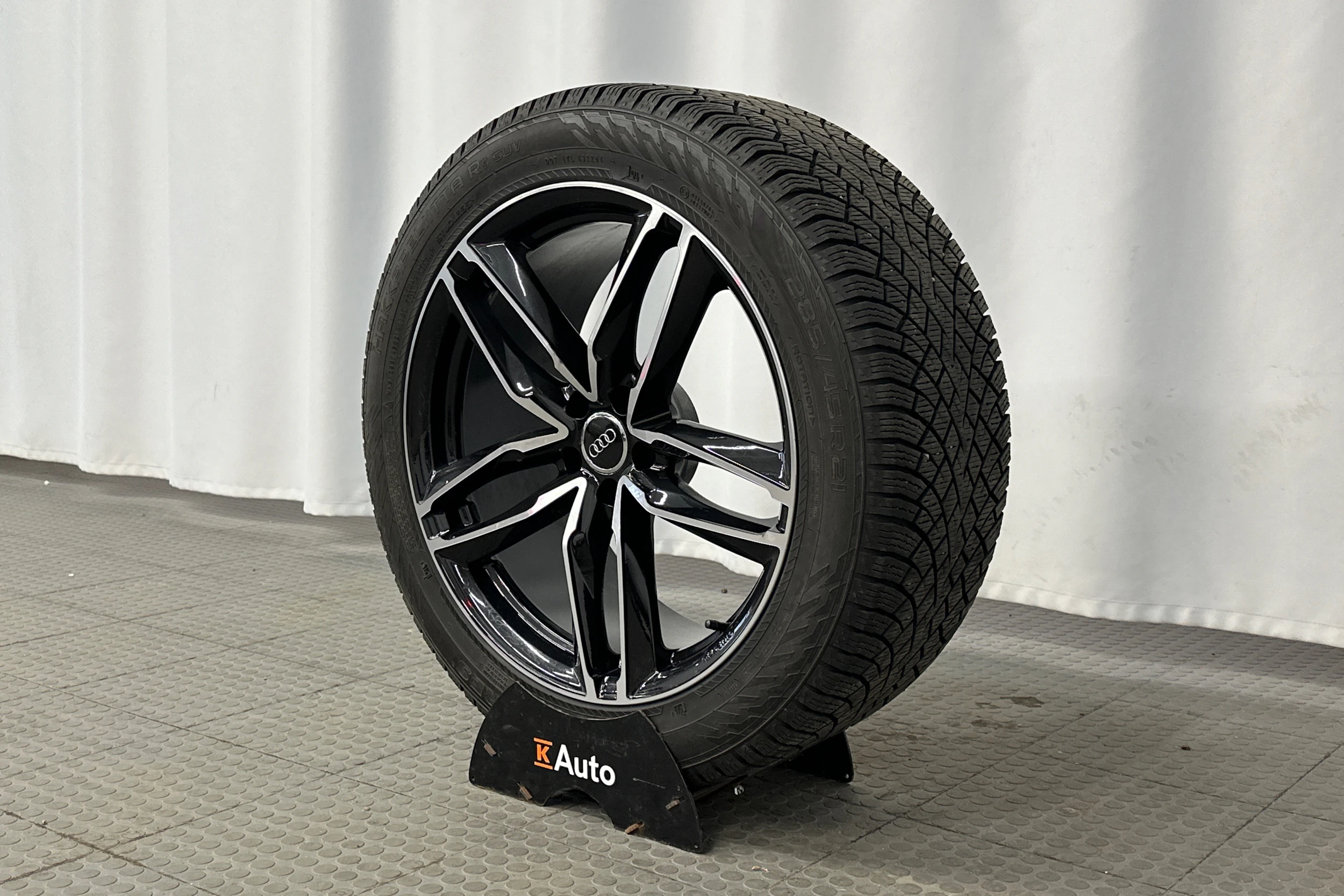 valkoinen Audi Q8 2025 kuva 10.