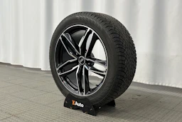 valkoinen Audi Q8 2025 kuva 10.