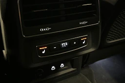 valkoinen Audi Q8 2025 kuva 14.