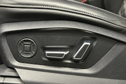 valkoinen Audi Q8 2025 kuva 16.