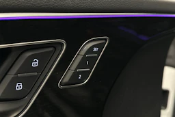 valkoinen Audi Q8 2025 kuva 17.
