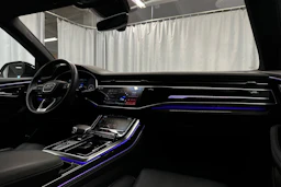 valkoinen Audi Q8 2025 kuva 18.