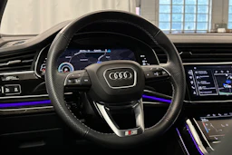valkoinen Audi Q8 2025 kuva 19.