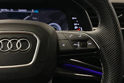 valkoinen Audi Q8 2025 kuva 21.