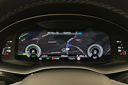 valkoinen Audi Q8 2025 kuva 23.