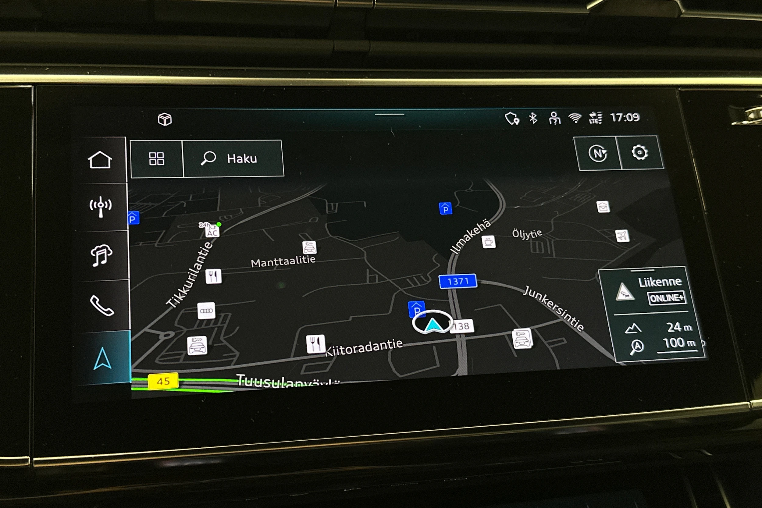 valkoinen Audi Q8 2025 kuva 24.