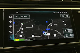 valkoinen Audi Q8 2025 kuva 24.