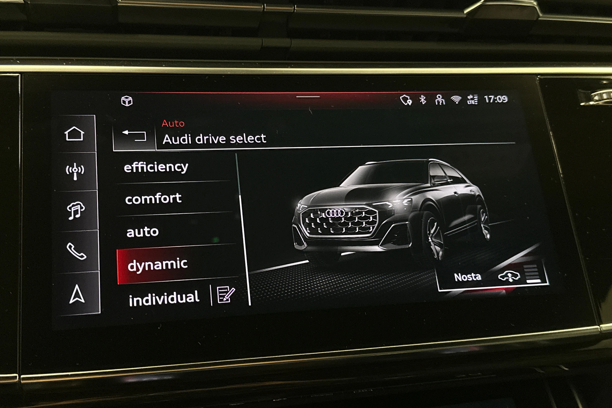 valkoinen Audi Q8 2025 kuva 26.